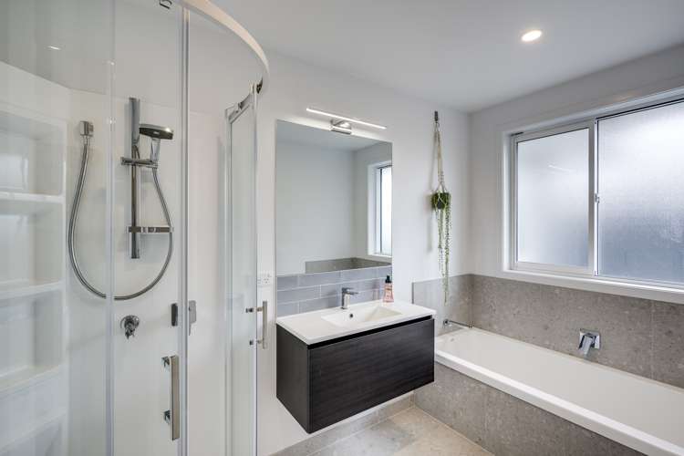 6 Meech Way Frimley_8