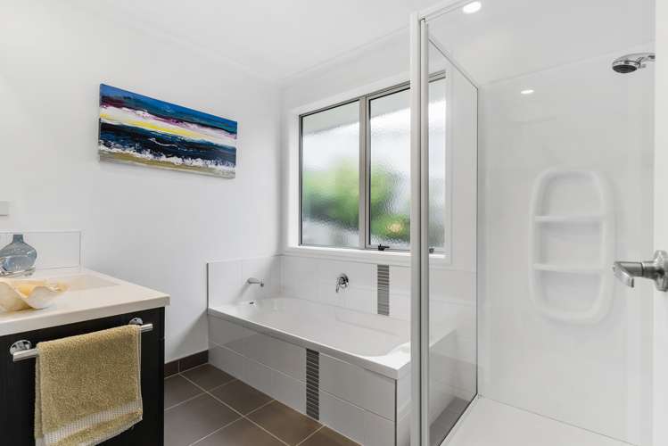 15 Waldorf Crescent Orewa_17