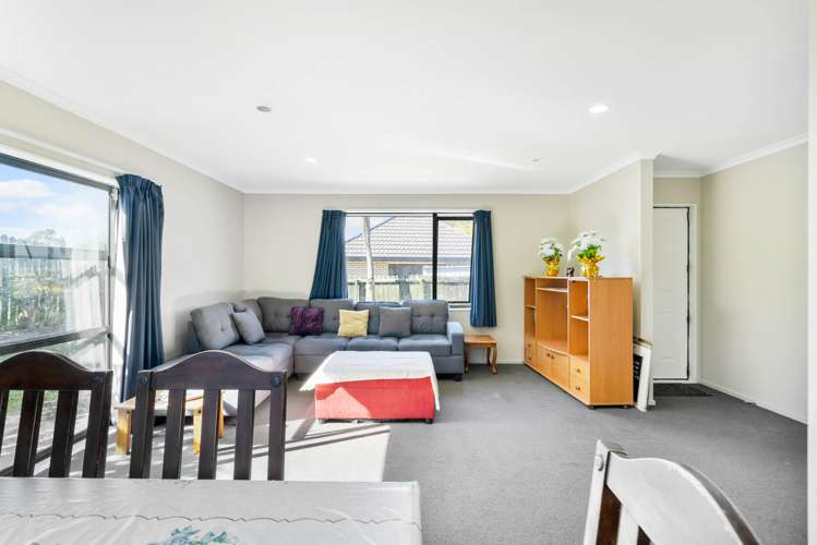 45 Robert Ross Place Clendon Park_2