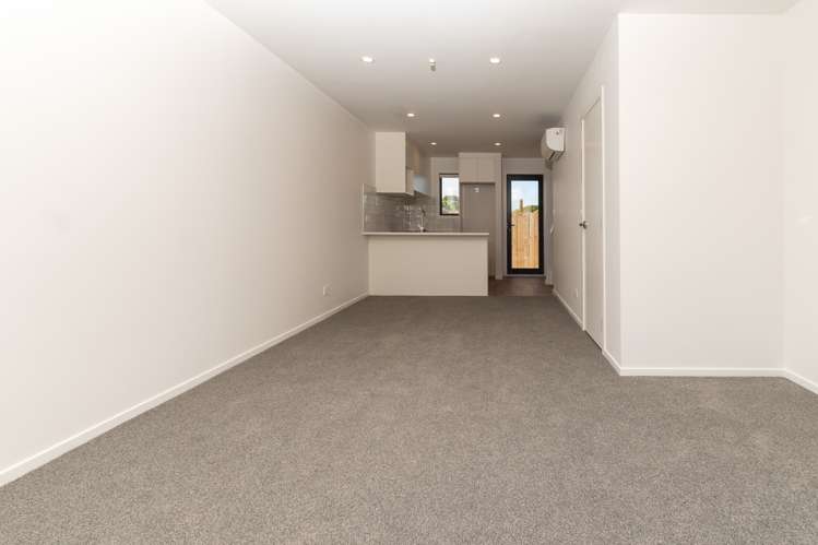 12/30-32 Bowater Place 10686_2