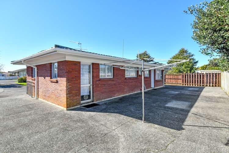 2/16 Gibbons Road Manurewa_8