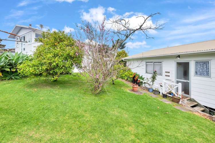 141 Flanshaw Road Te Atatu South_39