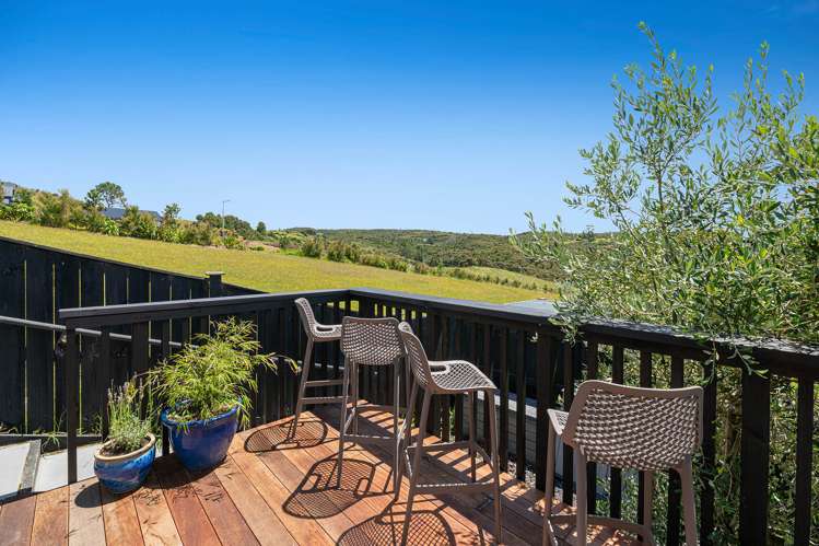 8 Kikorangi Drive Wainui_33