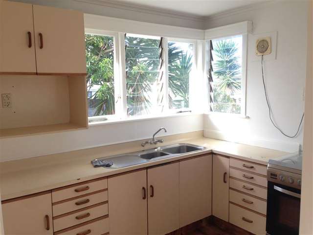 39 Archibald Road Kelston_2