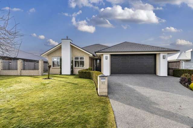 A Sought After Oaks Lifestyle Awaits