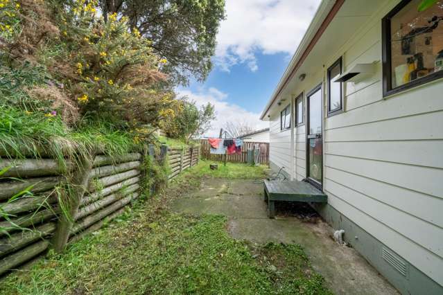 14 Penguin Grove Waitangirua_1