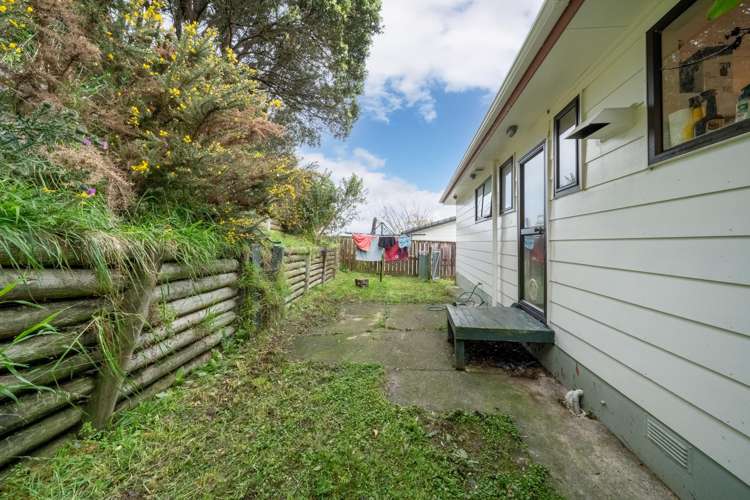 14 Penguin Grove Waitangirua_1