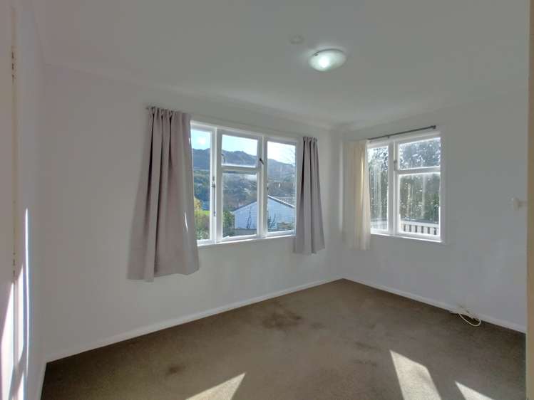 55 Handyside St Tawa_14