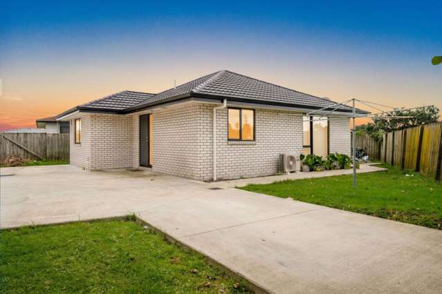 VACANT & READY FOR IMMEDIATE POSSESSION!