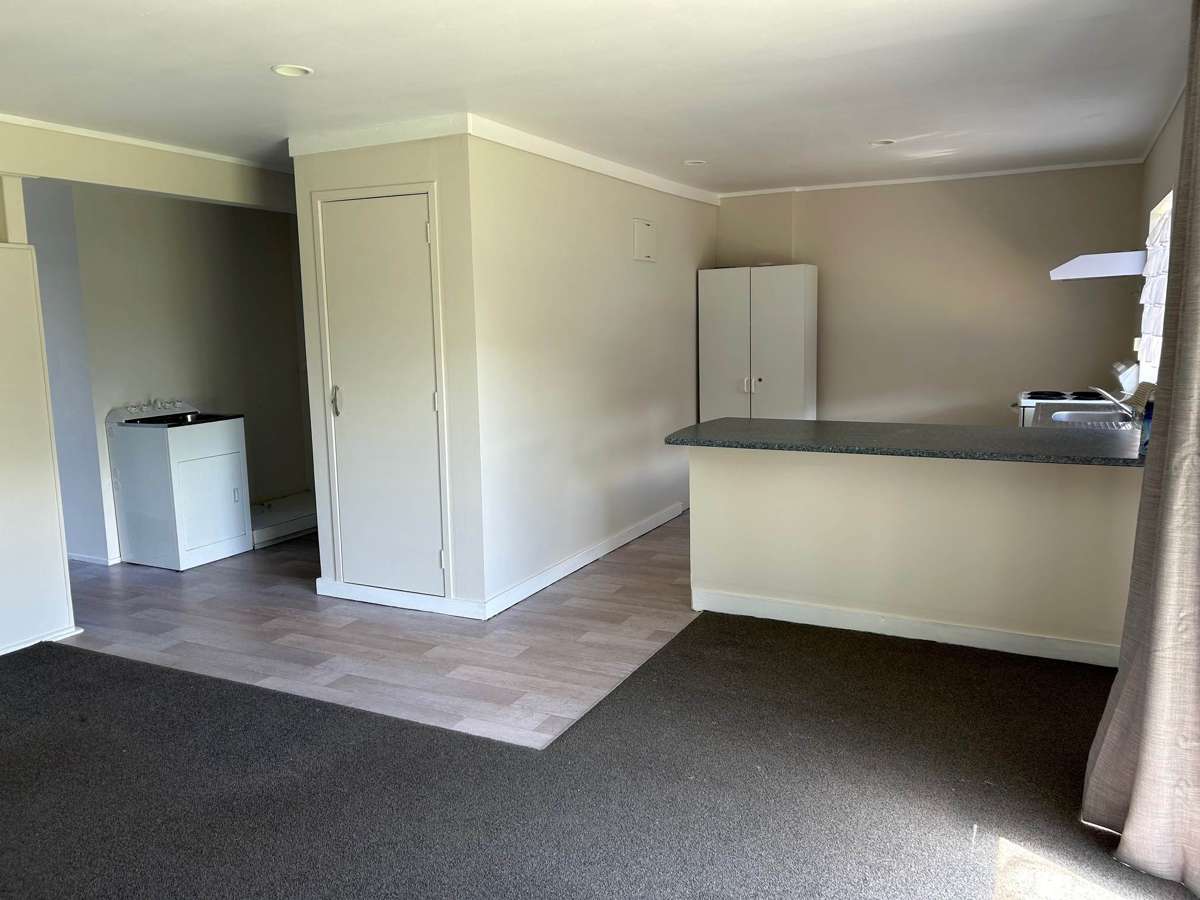 2 Bedroom Unit in Great Location 4