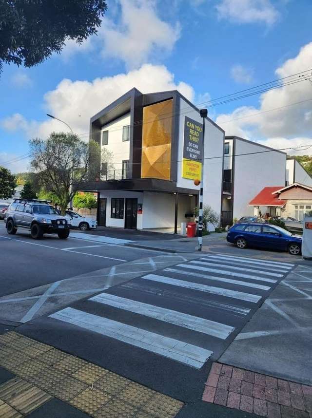 Modern apartment in Island Bay - cheap rent!