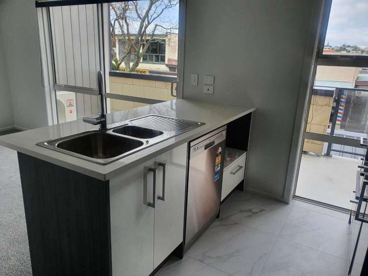 Unit 102/124 lot 27/130-164 Commerce Street 1067_5