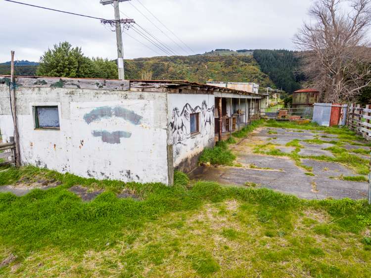 828 Coast Road Wainuiomata Coast_10