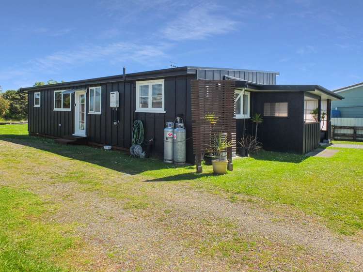 1 Andresen Street Foxton Beach_24