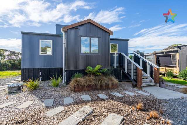 OFF-THE-GRID BEACH OASIS
