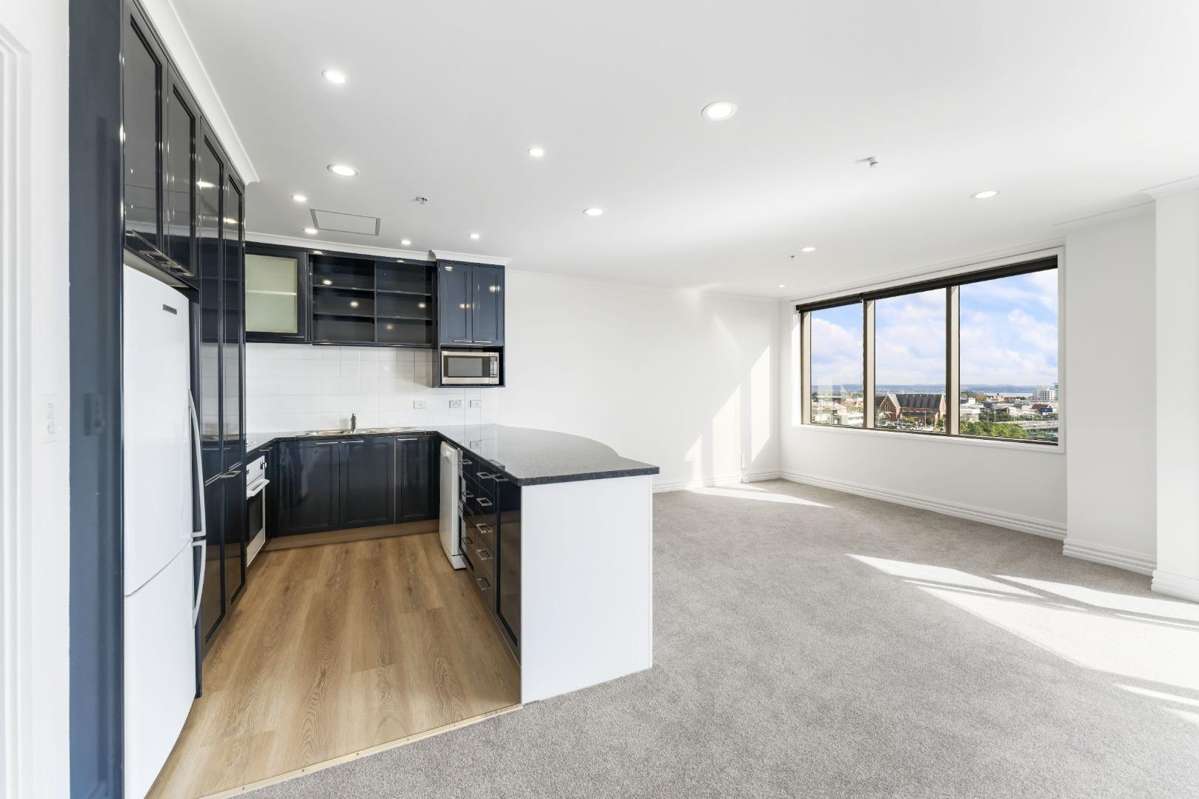 Luxury 1-Bedroom Apartment with Spectacular Views 3