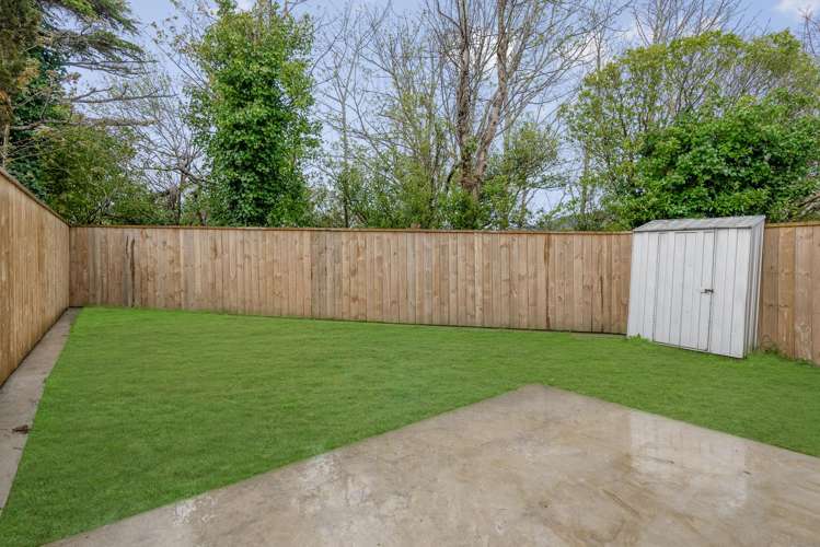 15A Rowe Parade Wainuiomata_16