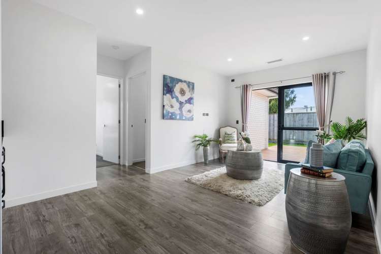 14 Leebank Crescent Riverhead_17