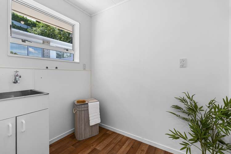 10 Waterloo Place Westown_15