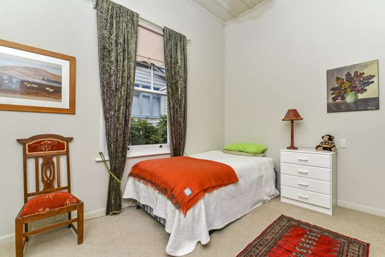 16 Ascot Avenue Narrow Neck_17