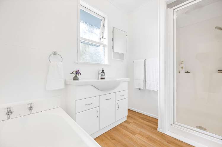 156 Godley Road Titirangi_13