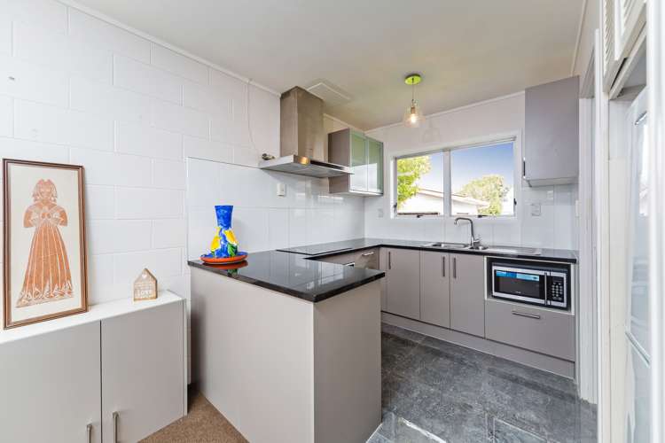 2/101 Mcleod Road Te Atatu South_6