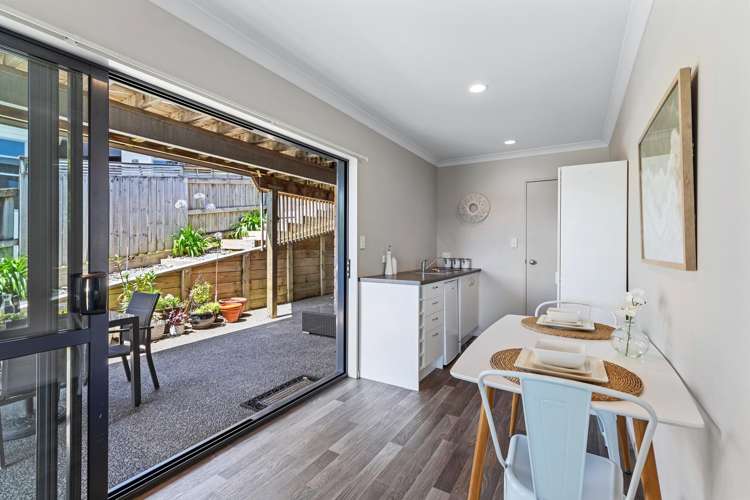 18 KO PLACE Pyes Pa_30