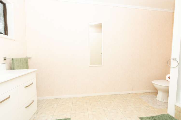 51 Resthill Crescent Glenview_14