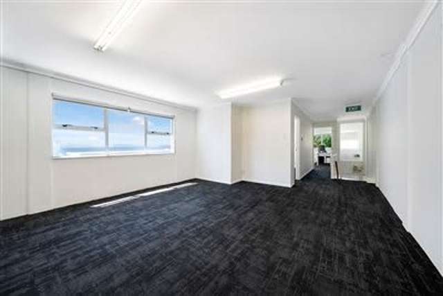 100m2 First Floor Office with two carparks