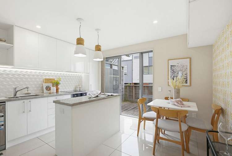 3/31 Princess Terrace Newtown_2