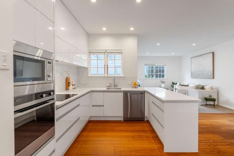 34 Beach Road Northcote Point_7