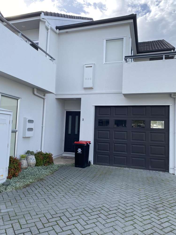 2/100 Winifred Avenue_0