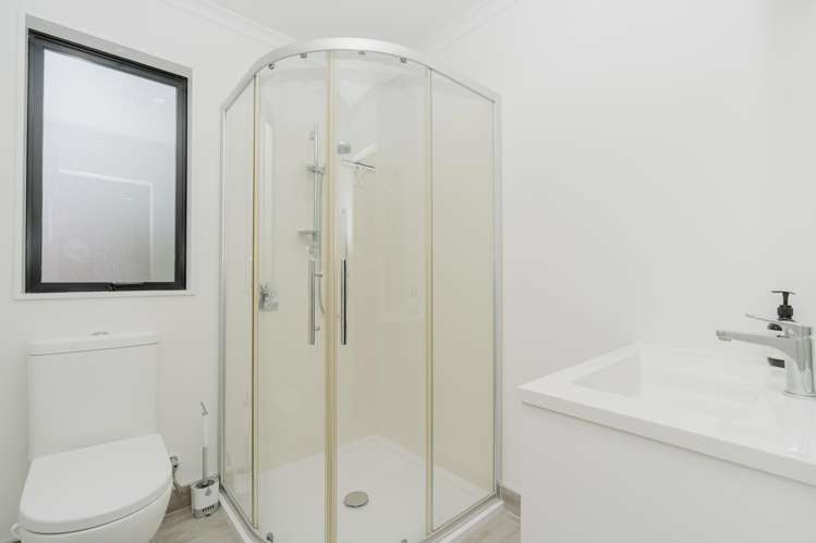2/11 Gazeley Avenue Silverdale_12