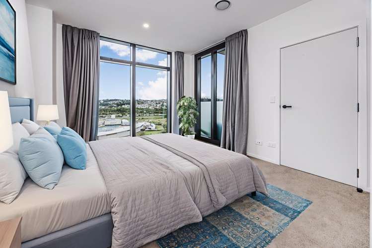 805/770A Great South Road_1