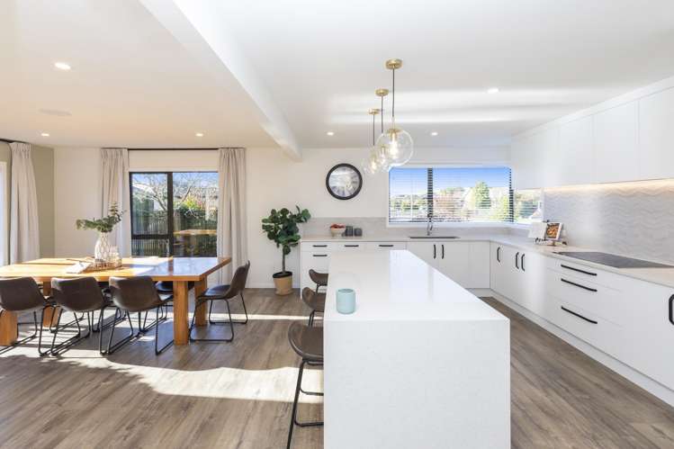 54 Regency Crescent Redwood_7