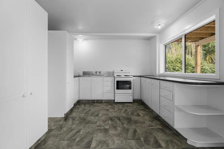 8 Meander Drive Welcome Bay_11