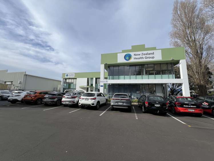 Whole Building/60 Hugo Johnston Drive Penrose_10