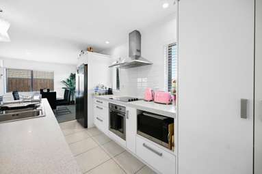 56 Farnborough Drive_4