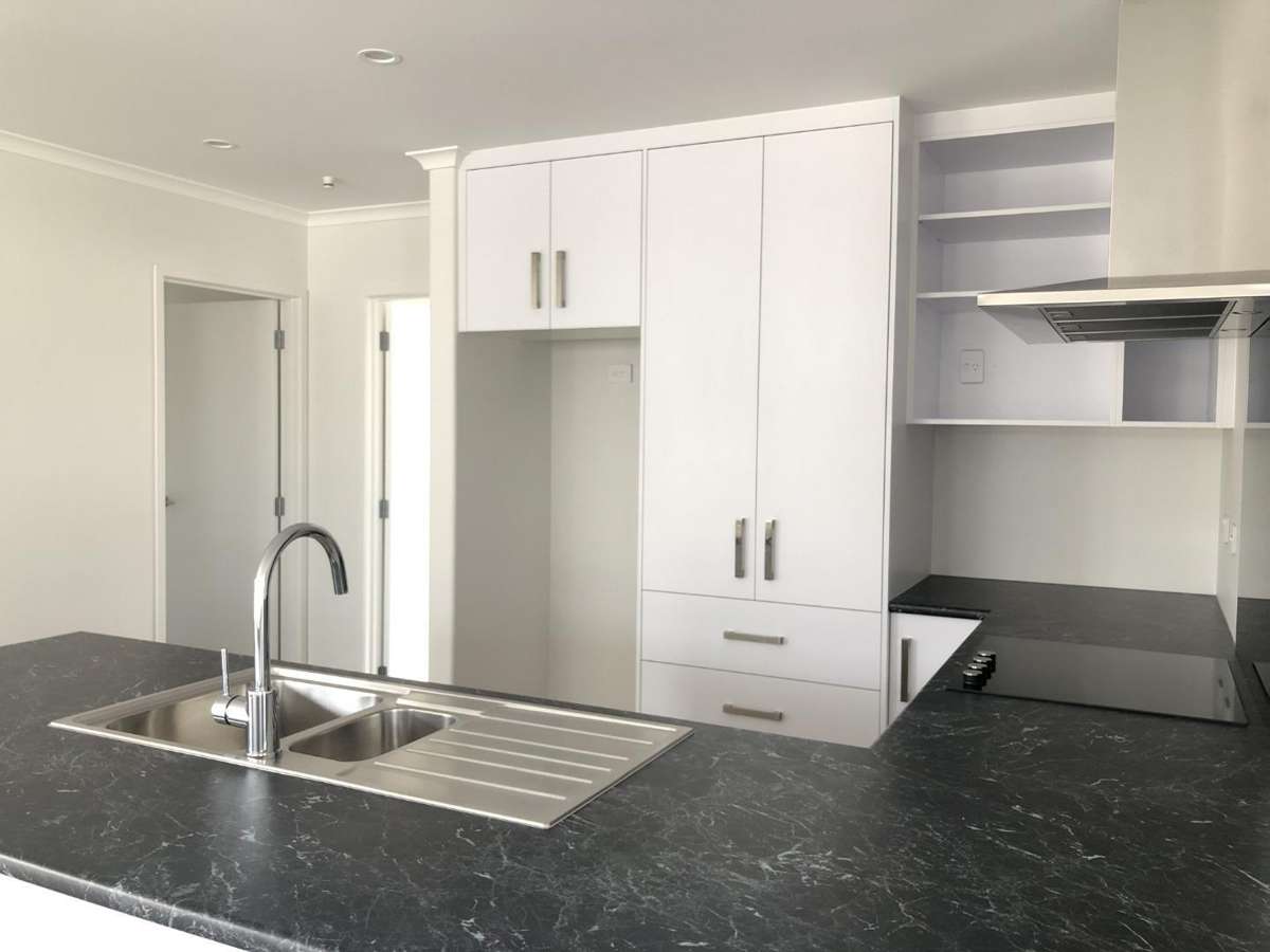 Modern home, prime location 5