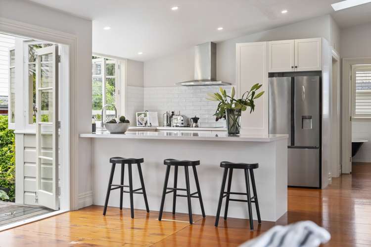 72 The Drive Epsom_7