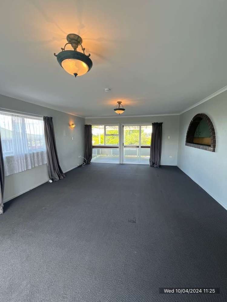16 Homelands Avenue 10643_4
