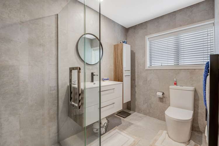 45 The Grove Red Beach_9