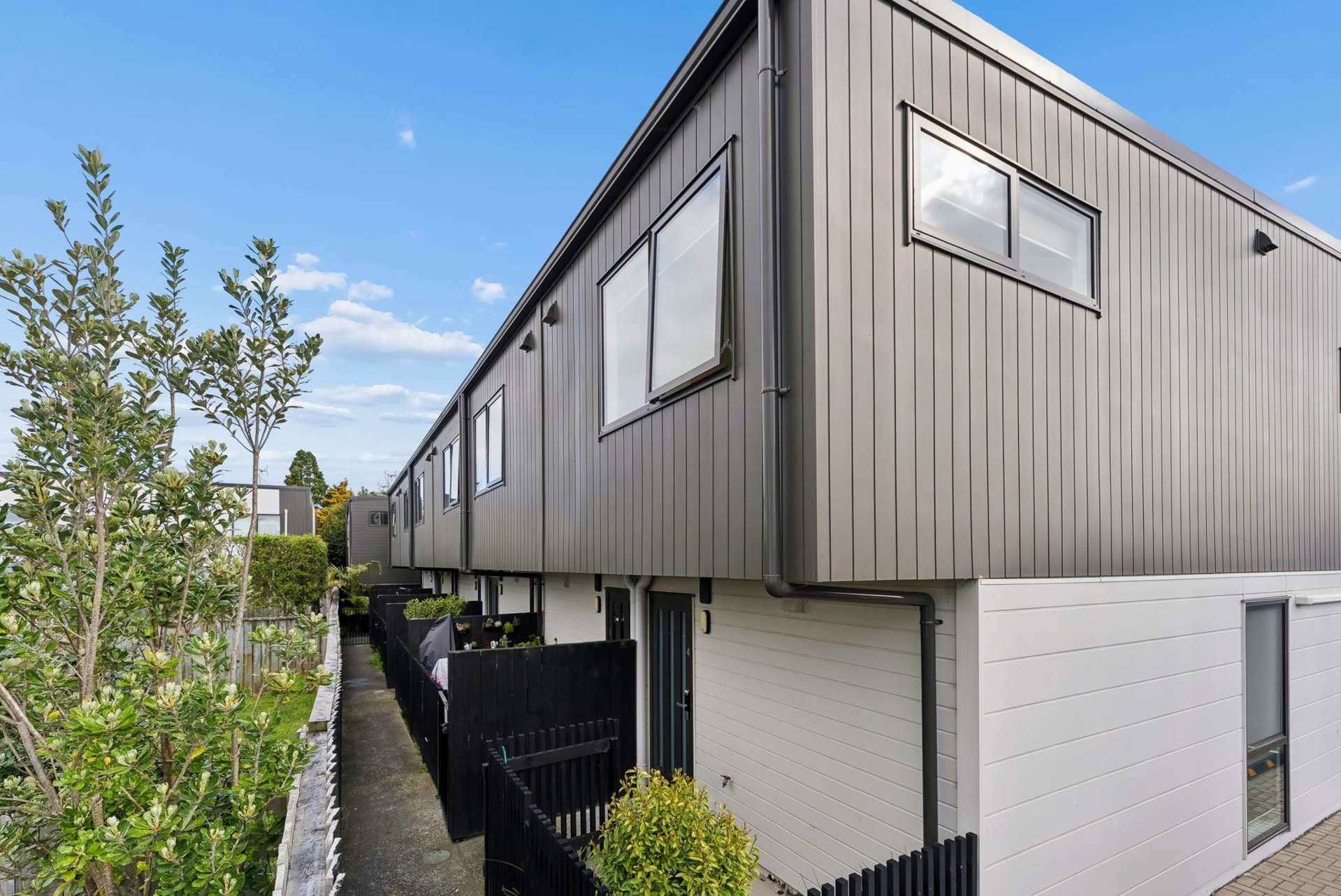 4/2 Stokes Avenue Te Atatu Peninsula_0