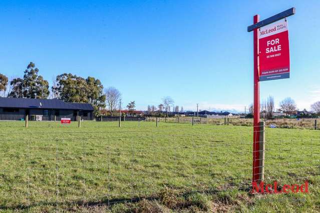 Fully Serviced Section, with a Rural Feel!