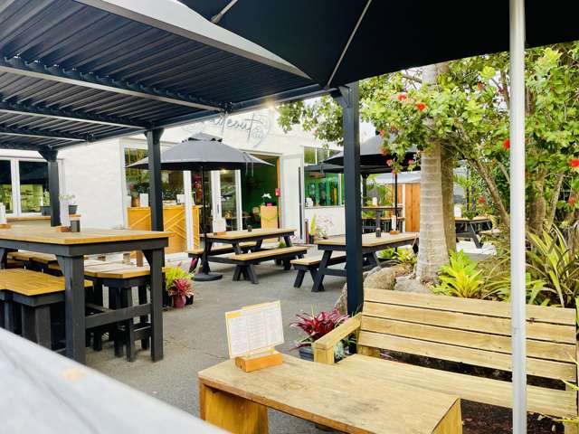 Licensed Restaurant Cafe-Prime Location in Paihia