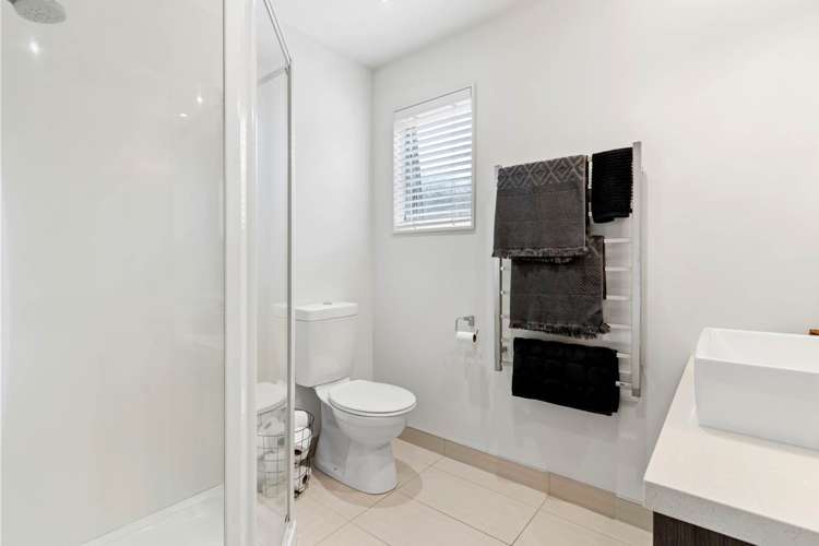 46 Pine Harbour Parade Beachlands_16