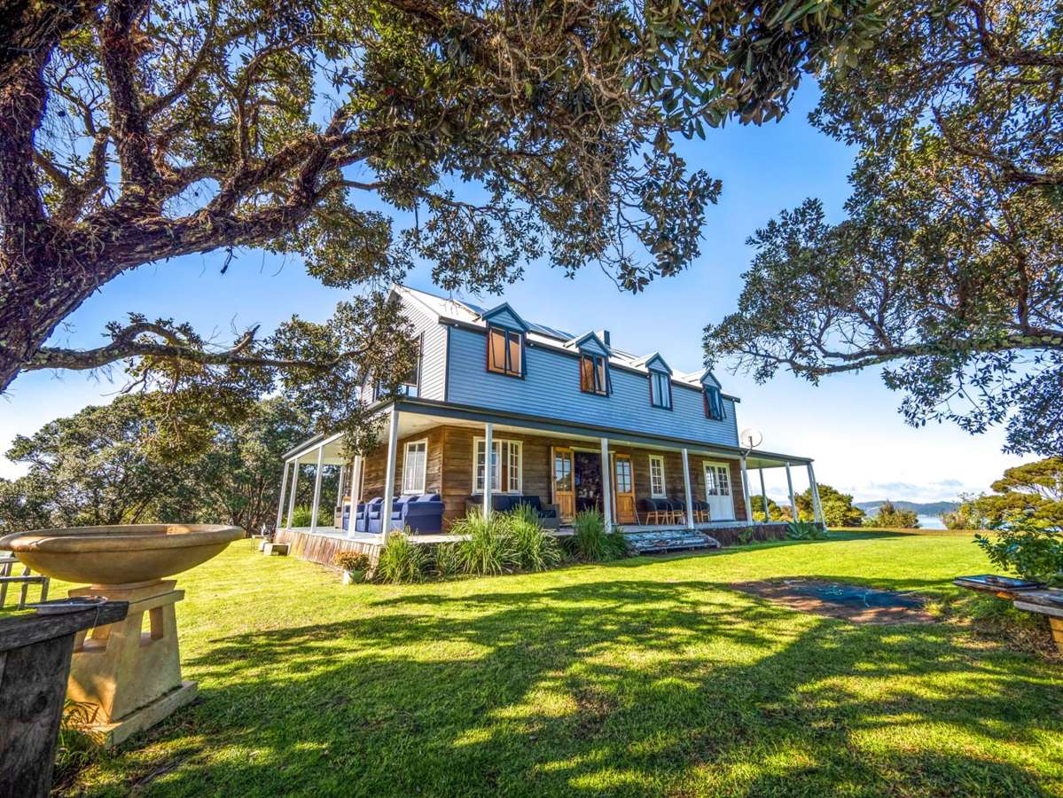 205 Motuarohia Island_1