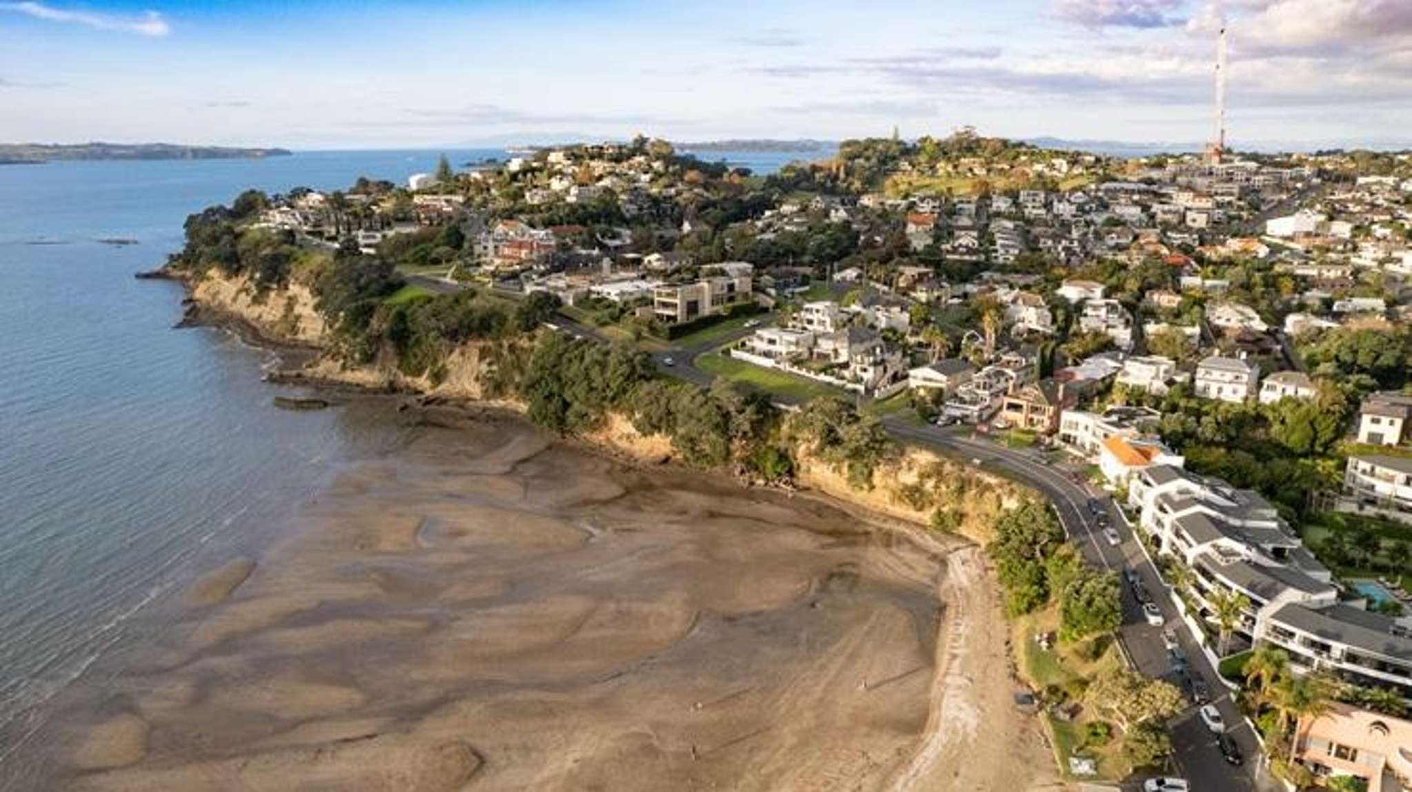 ‘Elite property tinder’ - the secret house sales in NZ’s richest suburbs