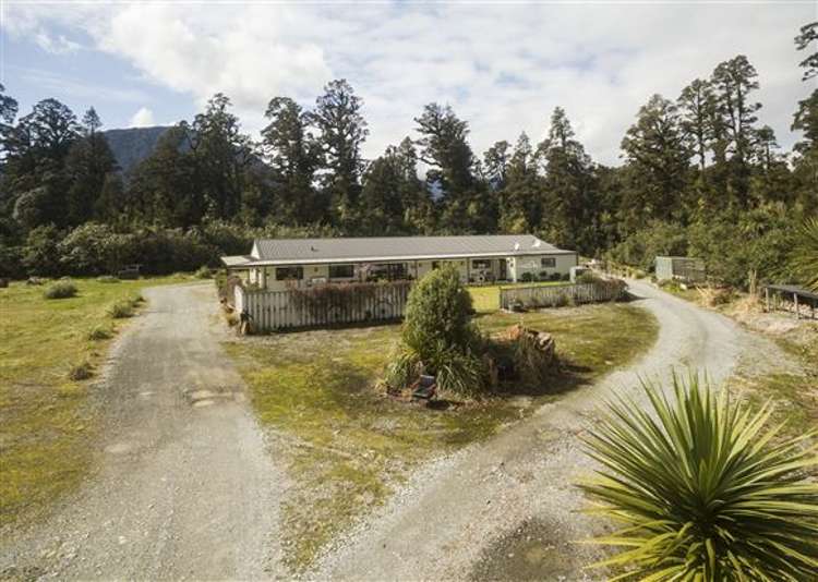 9 Adair Road Haast_4