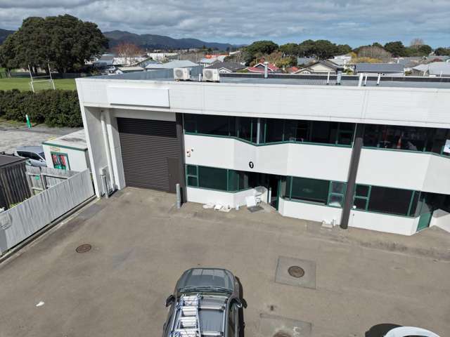 High stud warehouse in central Lower Hutt
